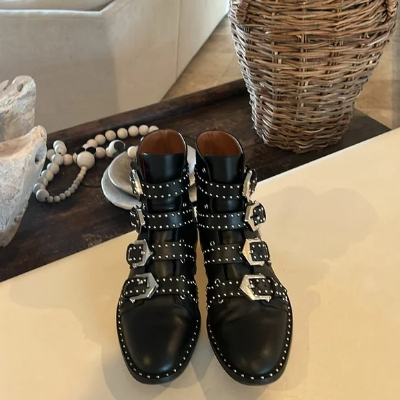 Givenchy Prue Black Leather Buckle Boot - Picture 10 of 14